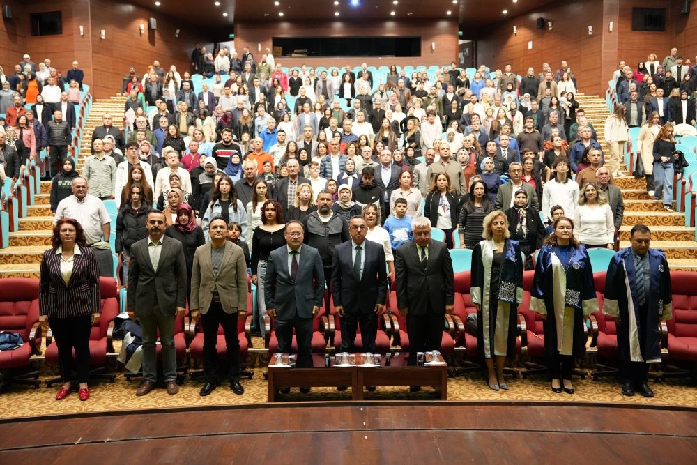 usak-universitesinde-beyaz-onluk-giyme-heyecani-yasandi-hwbRQXlZ.jpg