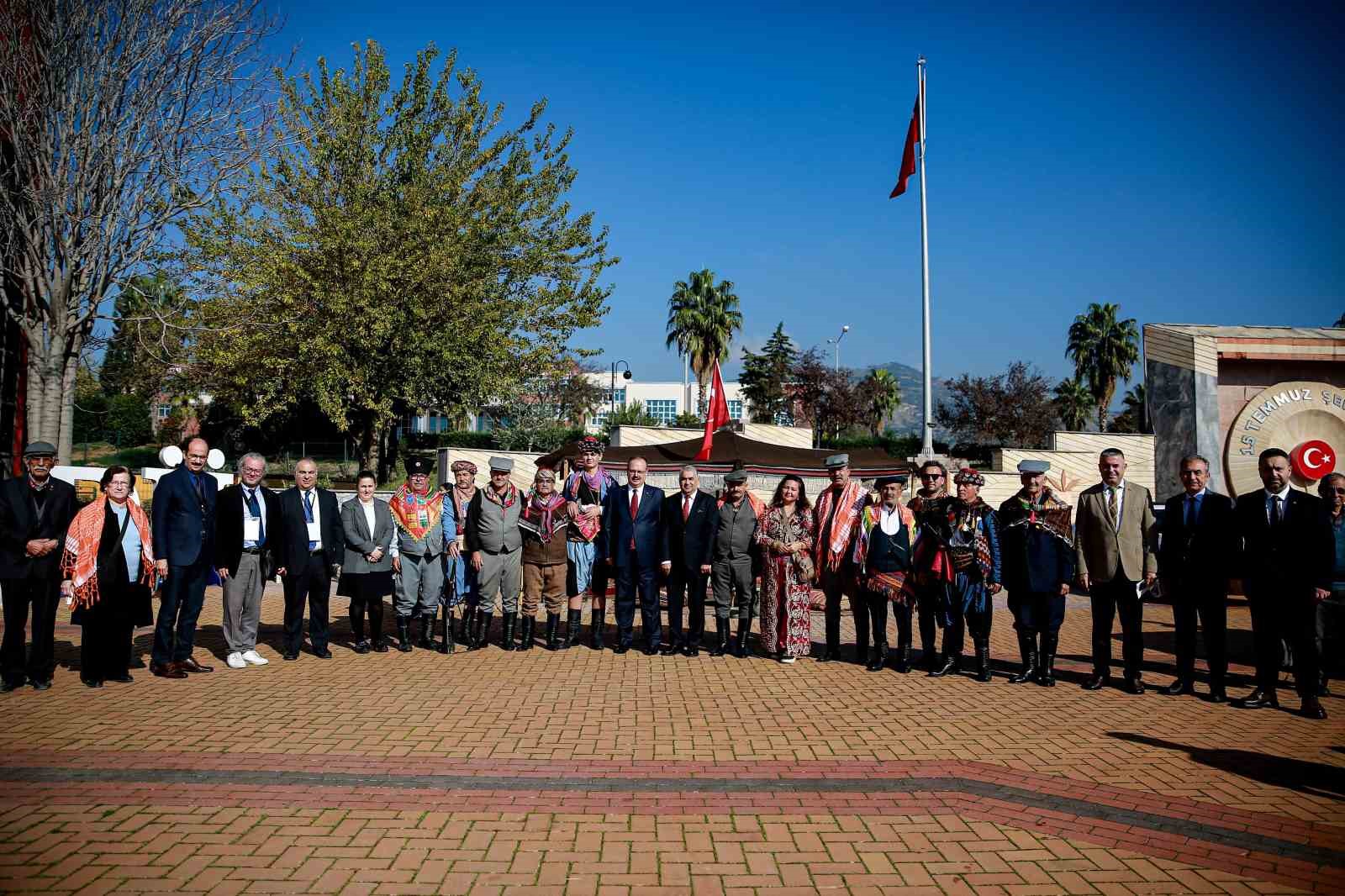 adude-gecmisten-gelecege-aydin-sempozyumu-basladi-LNZLaQYJ.jpg