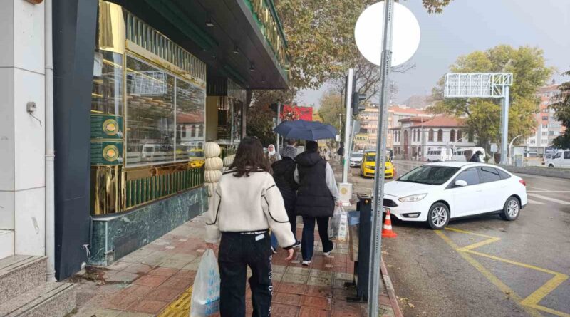 Afyonkarahisar’da beklenen yağış başladı