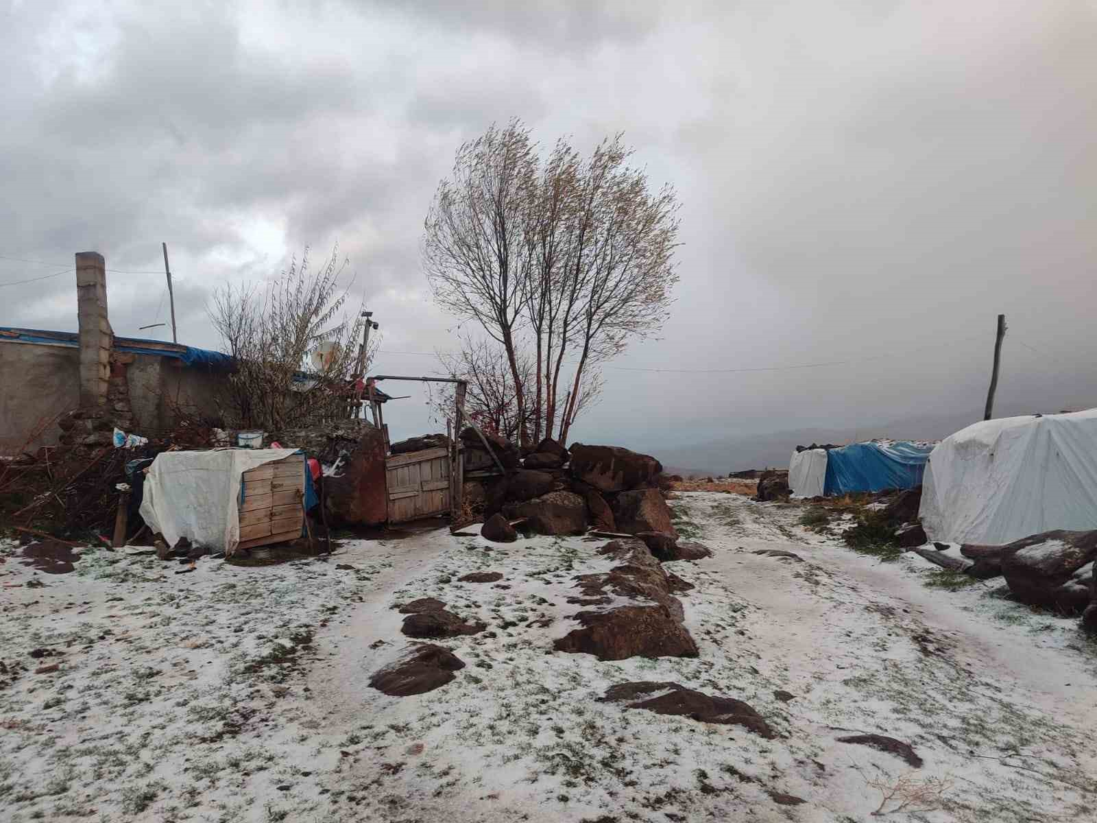 afyonkarahisarin-1300-rakimli-yaylasina-mevsimin-ilk-kari-dustu-J1HfMYQe.jpg