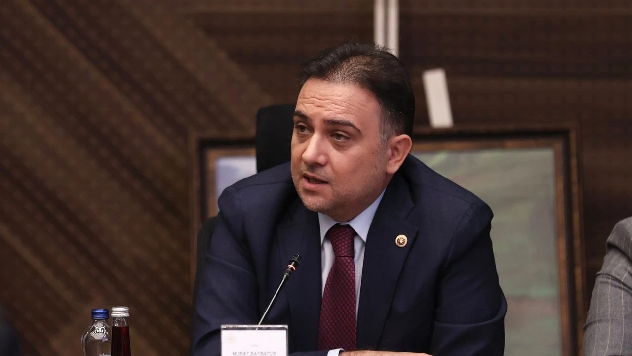 ak-partili-baybatur-duyurdu-VIFO6KtX.jpg