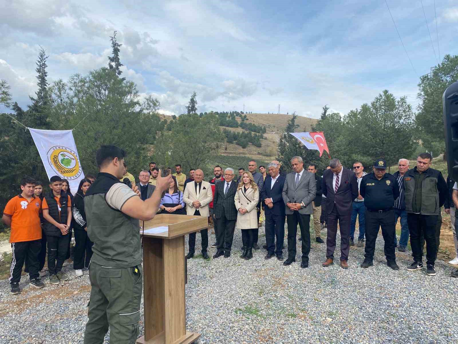 alasehirde-3-bin-fidan-toprakla-bulustu-n5xjCcfu.jpg