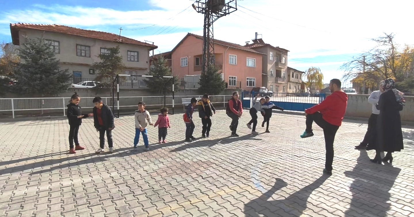 altintas-zafer-ilkokulunda-ozel-ogrencilerin-sabah-sporu-coskusu-lNBZeBtB.jpg