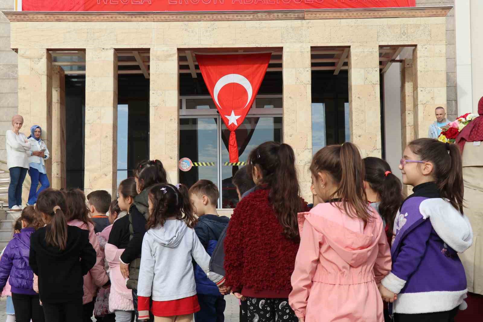 anitkabir-ruhunu-denizlide-yasayan-ogrenciler-atasinin-huzuruna-cikti-KafK5idG.jpg
