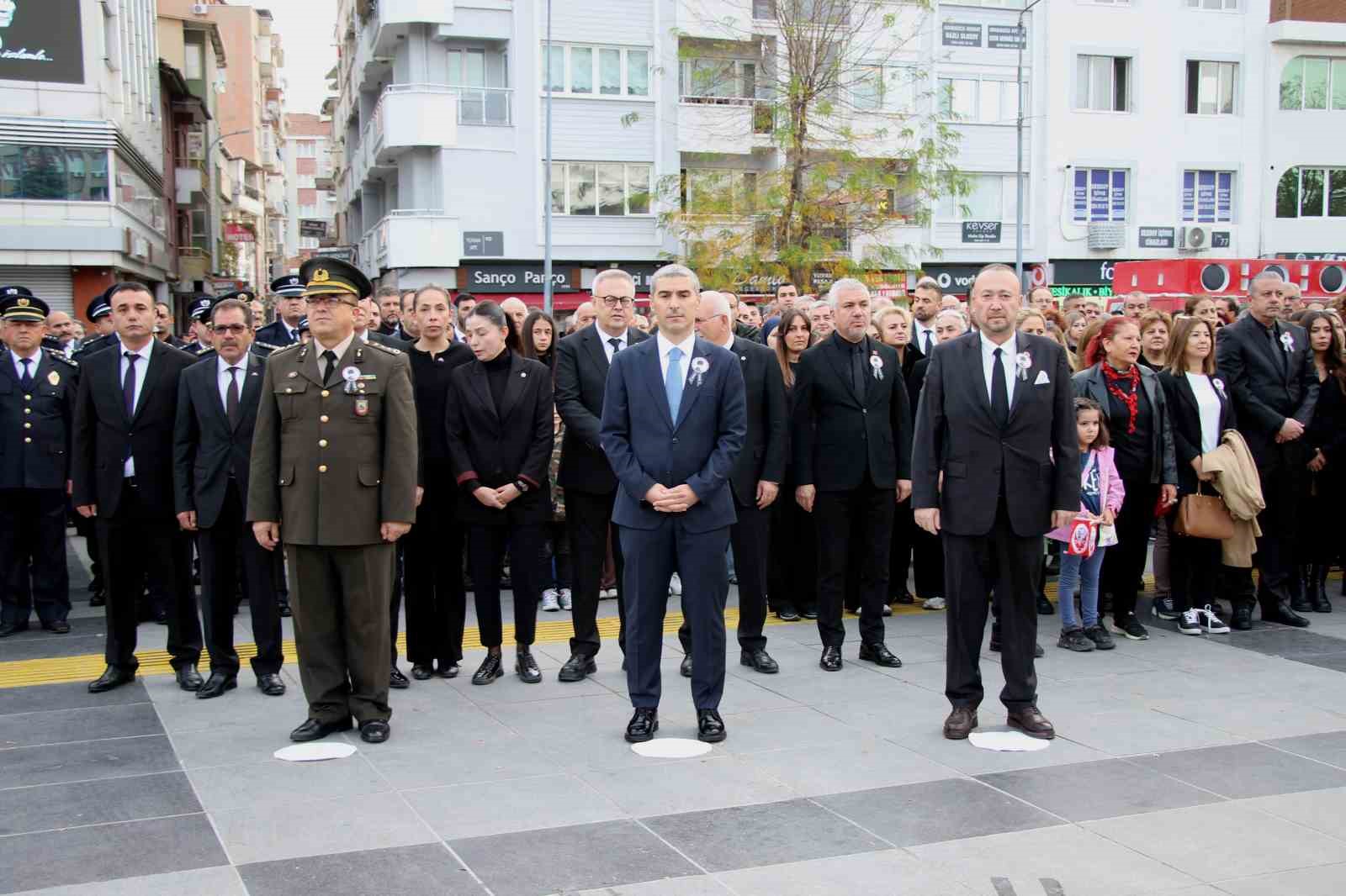 ataturk-vefatinin-87-yildonumunde-usakta-anildi-gWLNPqeu.jpg