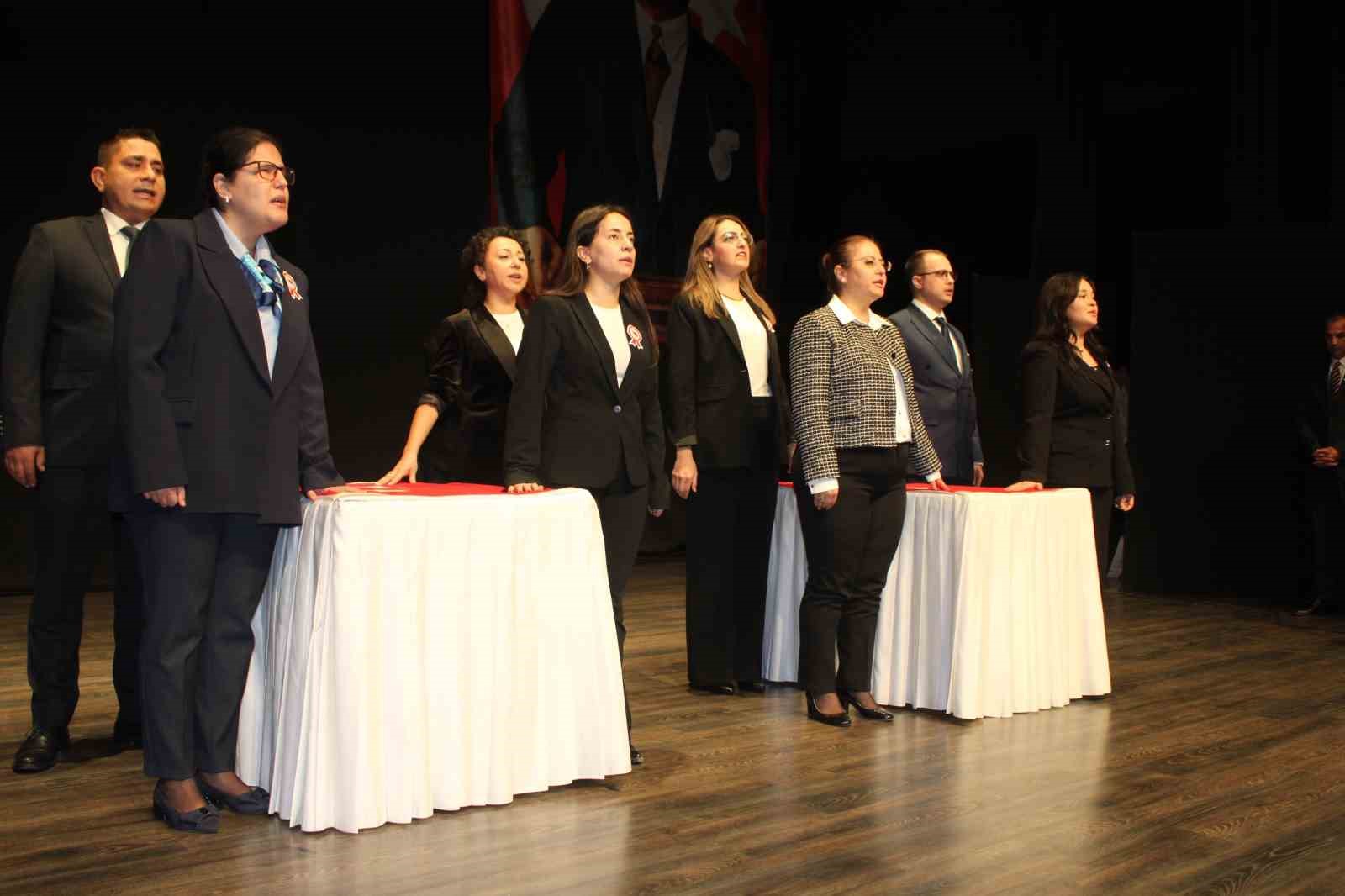 aydinda-goreve-yeni-baslayan-8-ogretmen-yemin-etti-purDEjFk.jpg