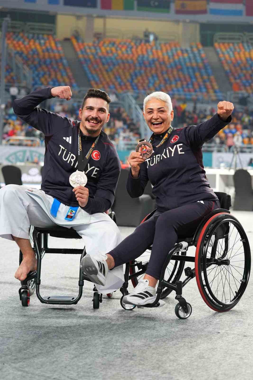 aydinli-milli-sporcu-uslu-gumus-madalyanin-sahibi-oldu-Rx32A78L.jpg