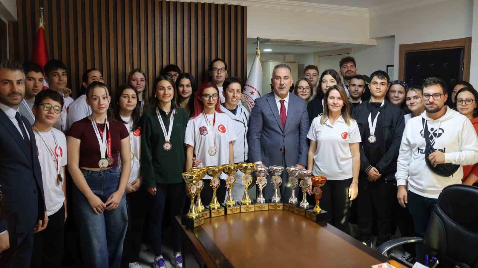 aydinli-sporcular-sampiyonaya-damga-vurdu-IT8O3qr6.jpg