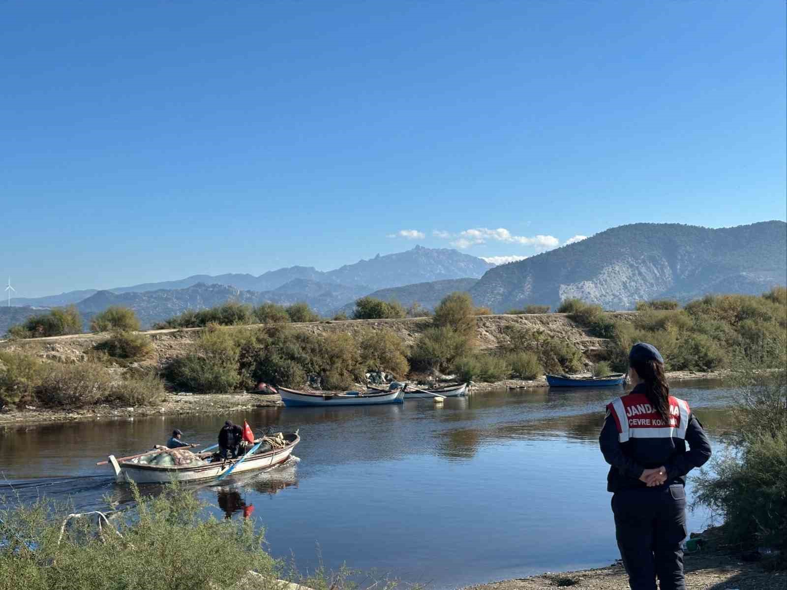bafa-golunde-hayvanlarin-yasam-alanlari-kontrol-edildi-MYKtvdJP.jpg