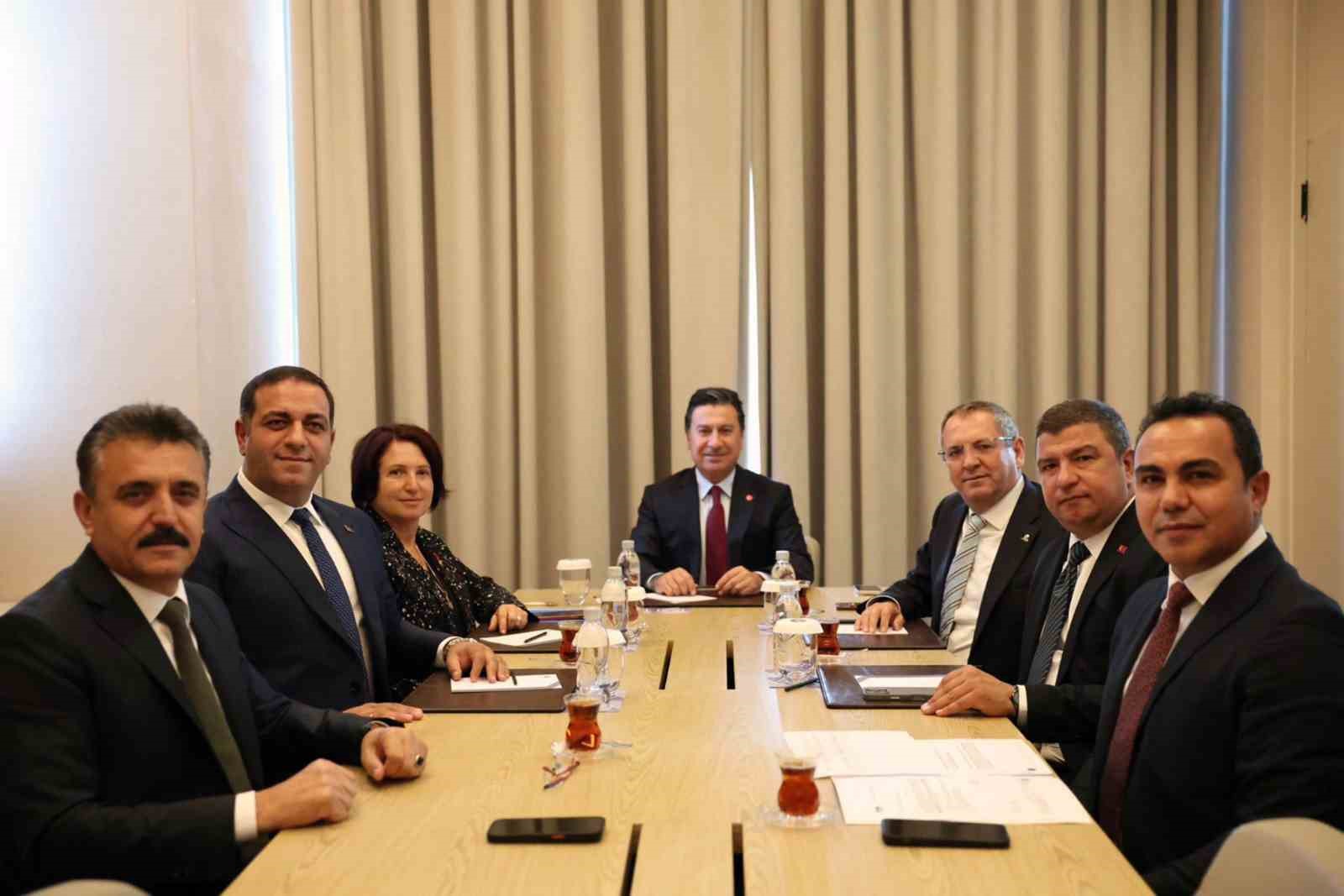 baskan-aras-bizler-gunu-kurtaran-degil-yarini-kuran-isler-icin-calisacagiz-T8BhEQ9R.jpg