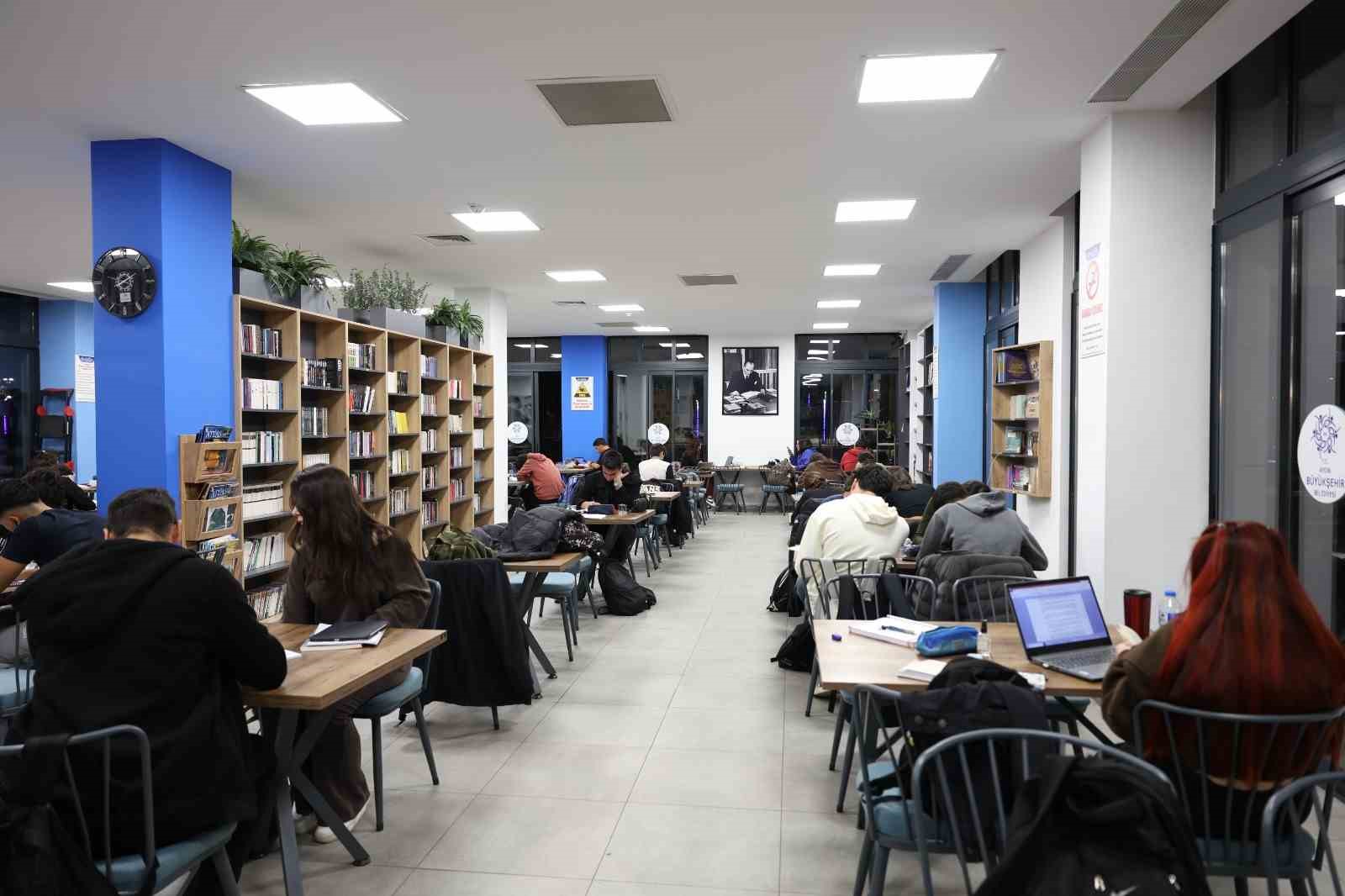 baskan-cercioglu-genclerimizin-egitim-yolculugunda-yanlarinda-olmaya-devam-edecegiz-eGDPtpjG.jpg