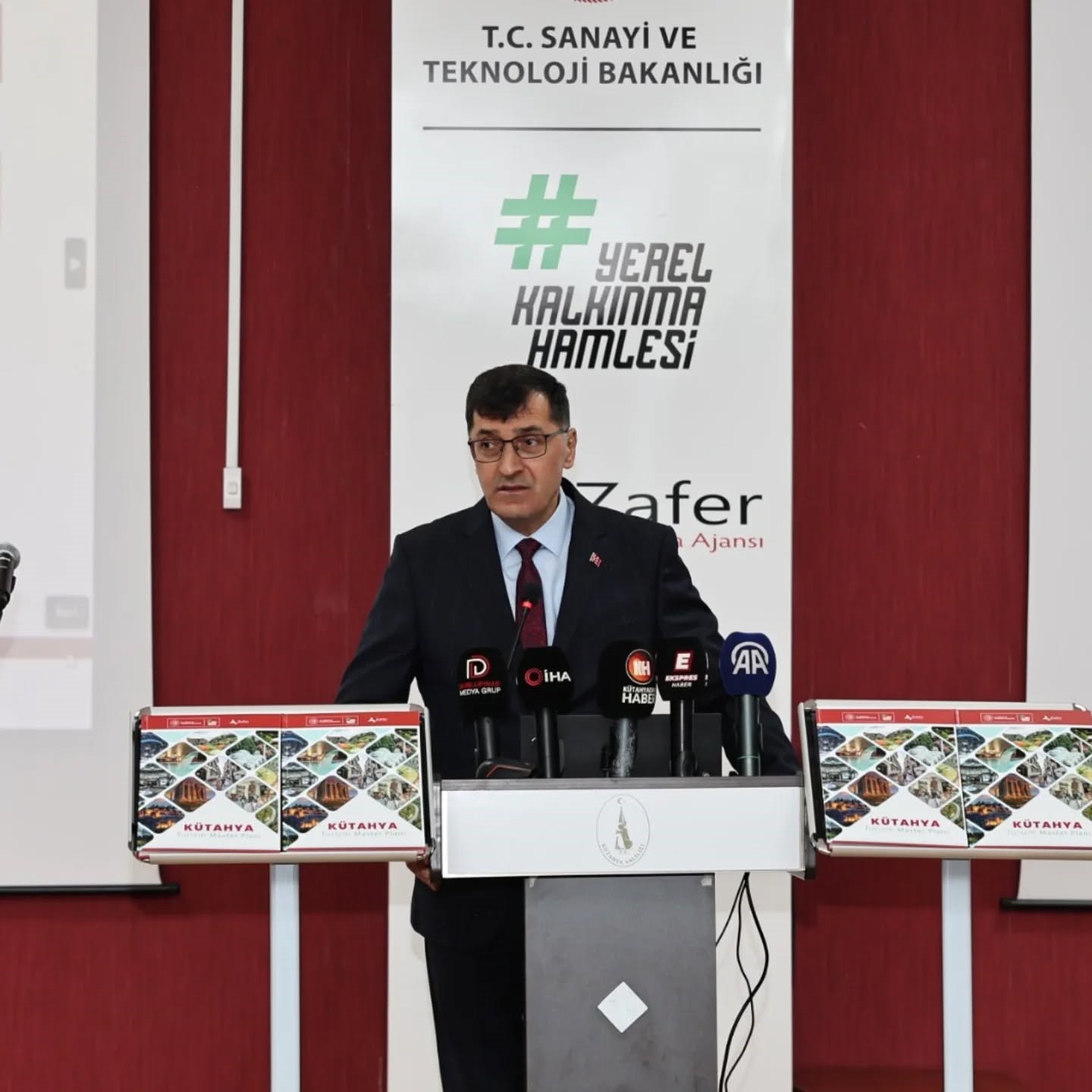 baskan-kahveci-kutahyanin-turizm-vizyonunu-ortaya-koyan-kapsamli-calisma-kamuoyuyla-paylasilmistir-rnVq3ylT.jpg