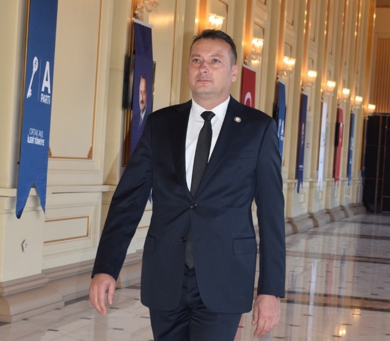 baskan-saruhan-basimizin-taci-ogretmenlerimizin-gunu-kutlu-olsun-HE4keUdj.jpg