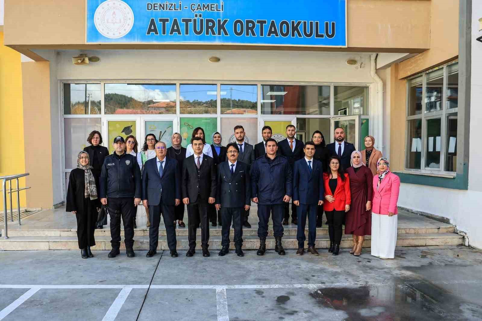 cameli-protokolu-ogretmenleri-yalniz-birakmadi-zULvMMdD.jpg