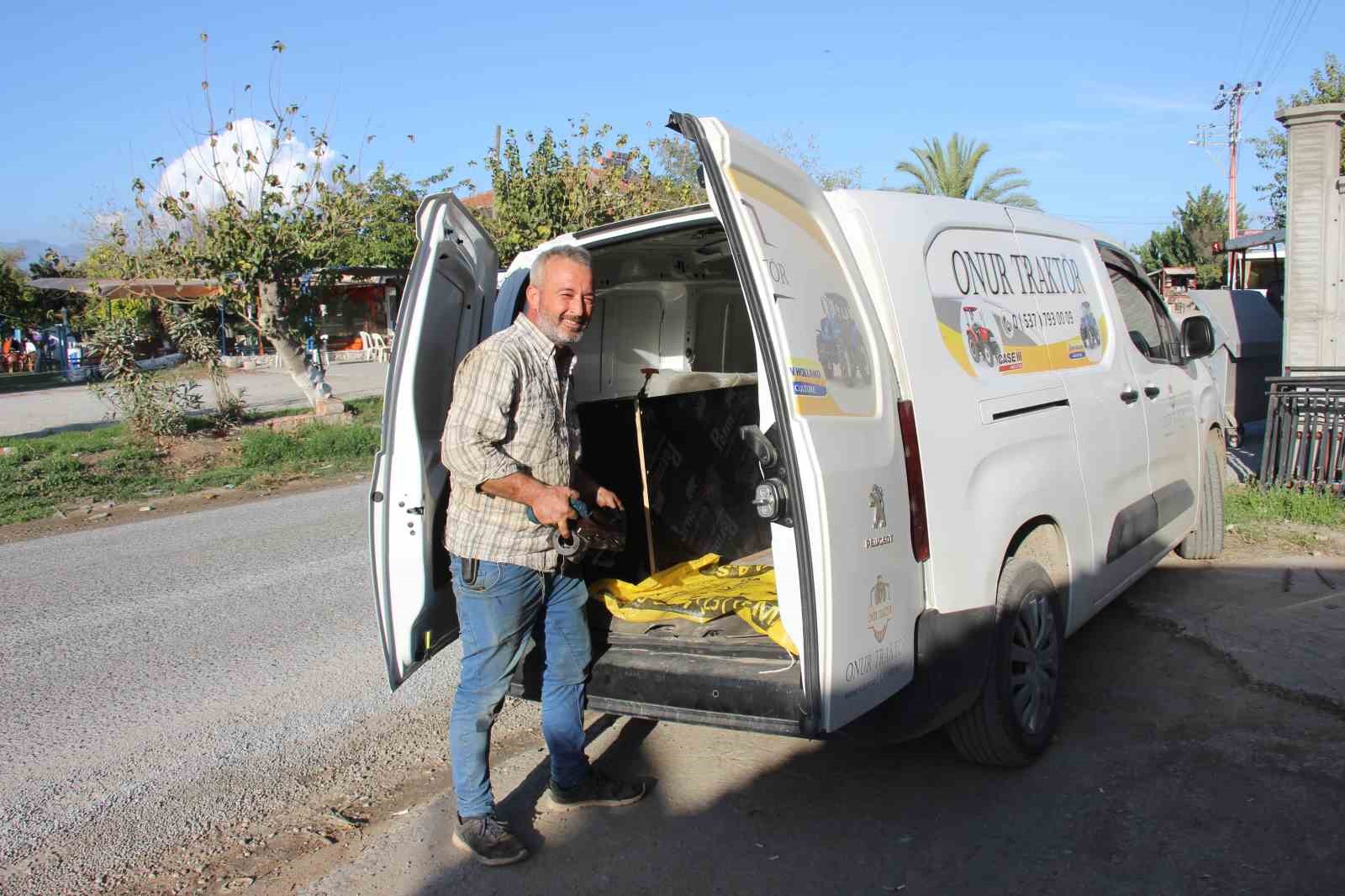 ciftcilerin-imdadina-mobil-tamir-araci-ile-yetisiyor-CLf6cjTl.jpg