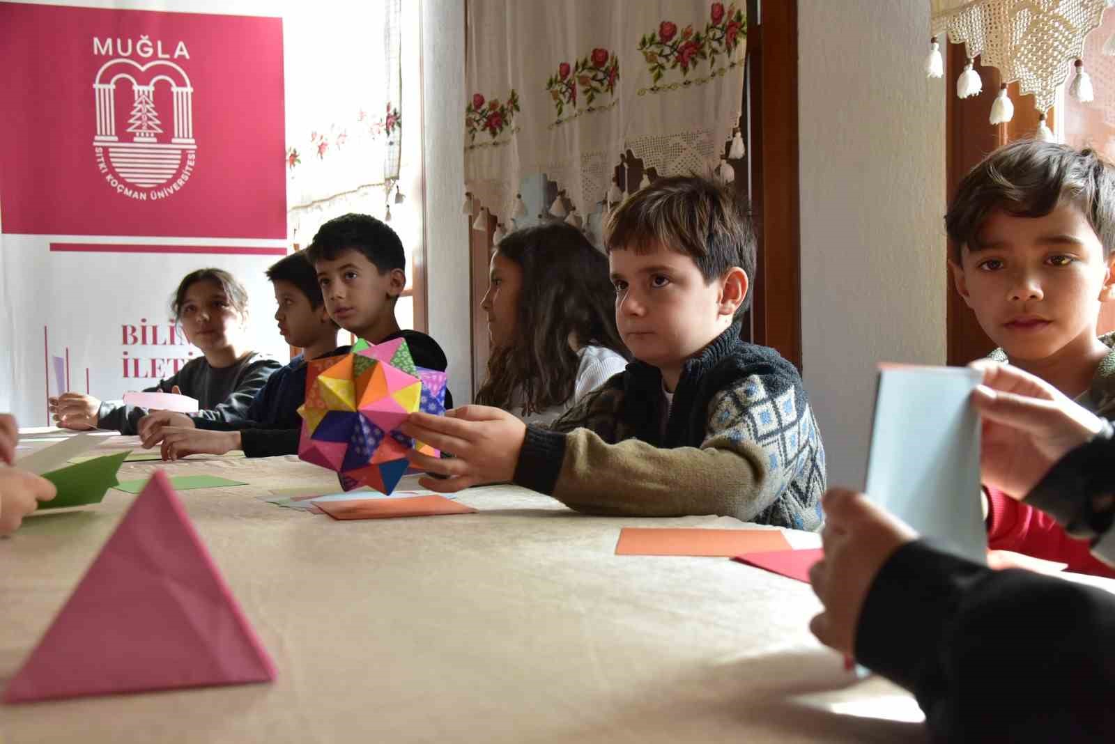 cocuklar-origami-ile-geometrinin-dunyasini-kesfetti-wG1jepcd.jpg