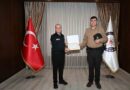 Denizli’de zehir taciri ve aranan şahsı yakalayan mahalle bekçileri ödüllendirildi