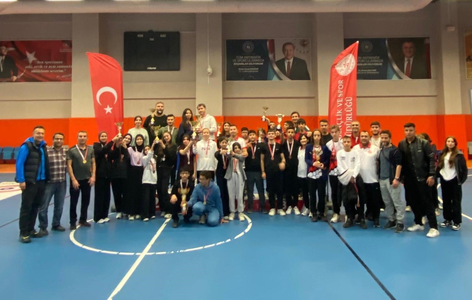 denizlinin-floor-curling-sampiyonlari-belli-oldu-htAmmAHR.jpg