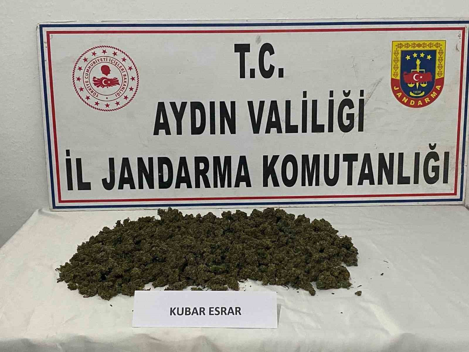 durdurulan-aractan-uyusturucu-cikti-8qBtAqMT.jpg