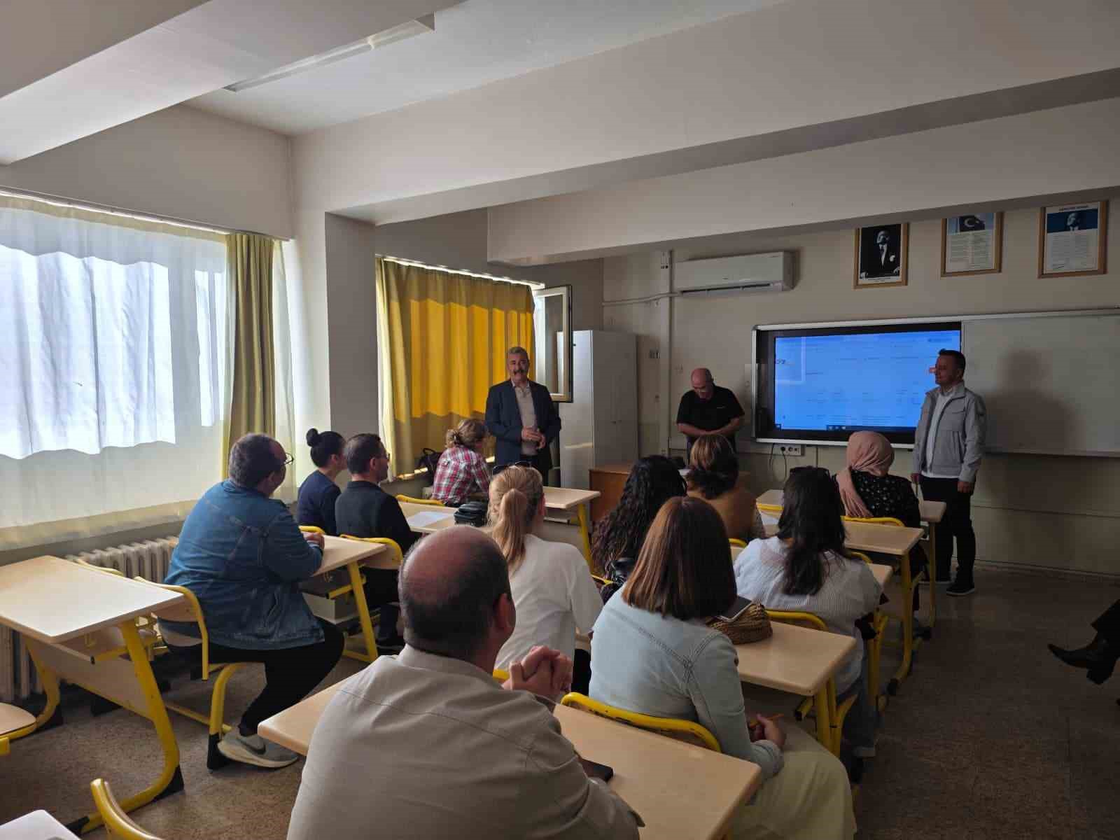 efelerde-ogretmenler-proje-uretimi-icin-bir-araya-geldi-aauc8kUi.jpg