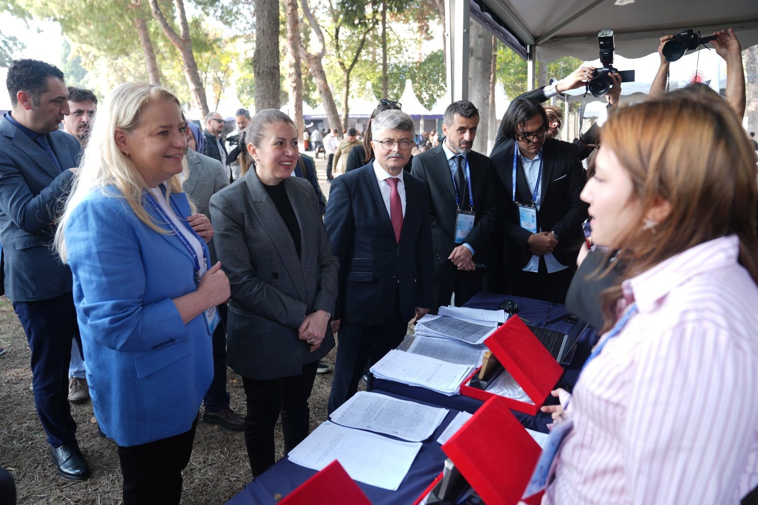 ege-universitesinde-kutup-bilimleri-sempozyumu-ve-senligi-c4DIgRtq.jpg
