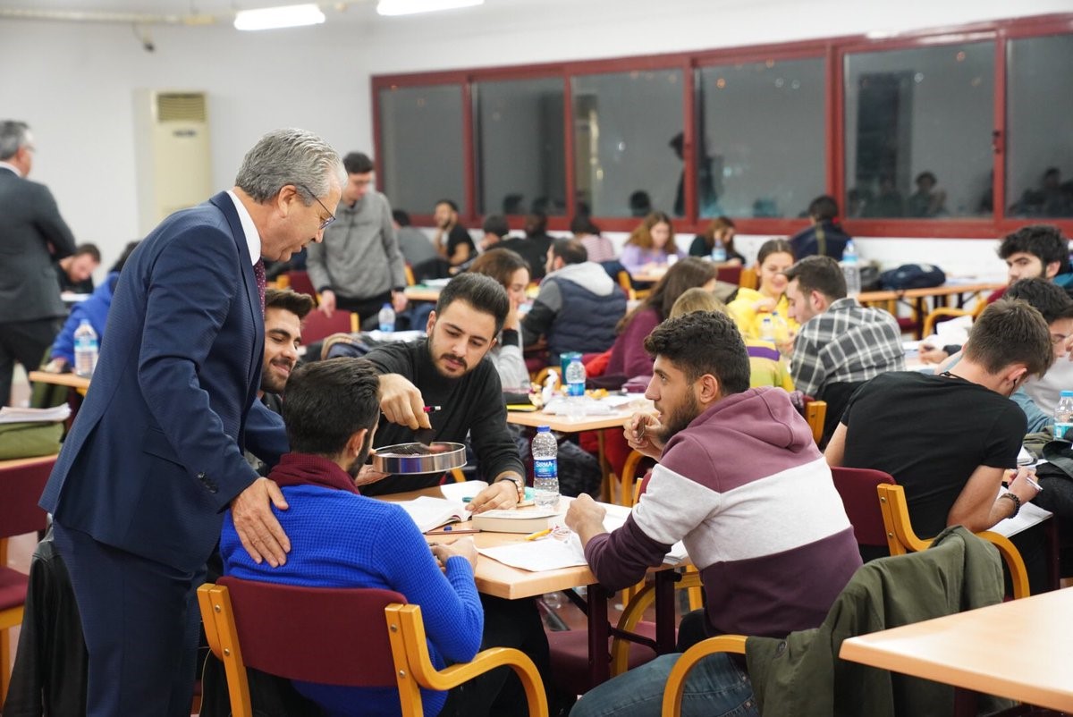 egeli-genclerin-vazgecilmez-mek-ni-ege-universitesi-merkez-kutuphanesi-Sl1enSba.jpg