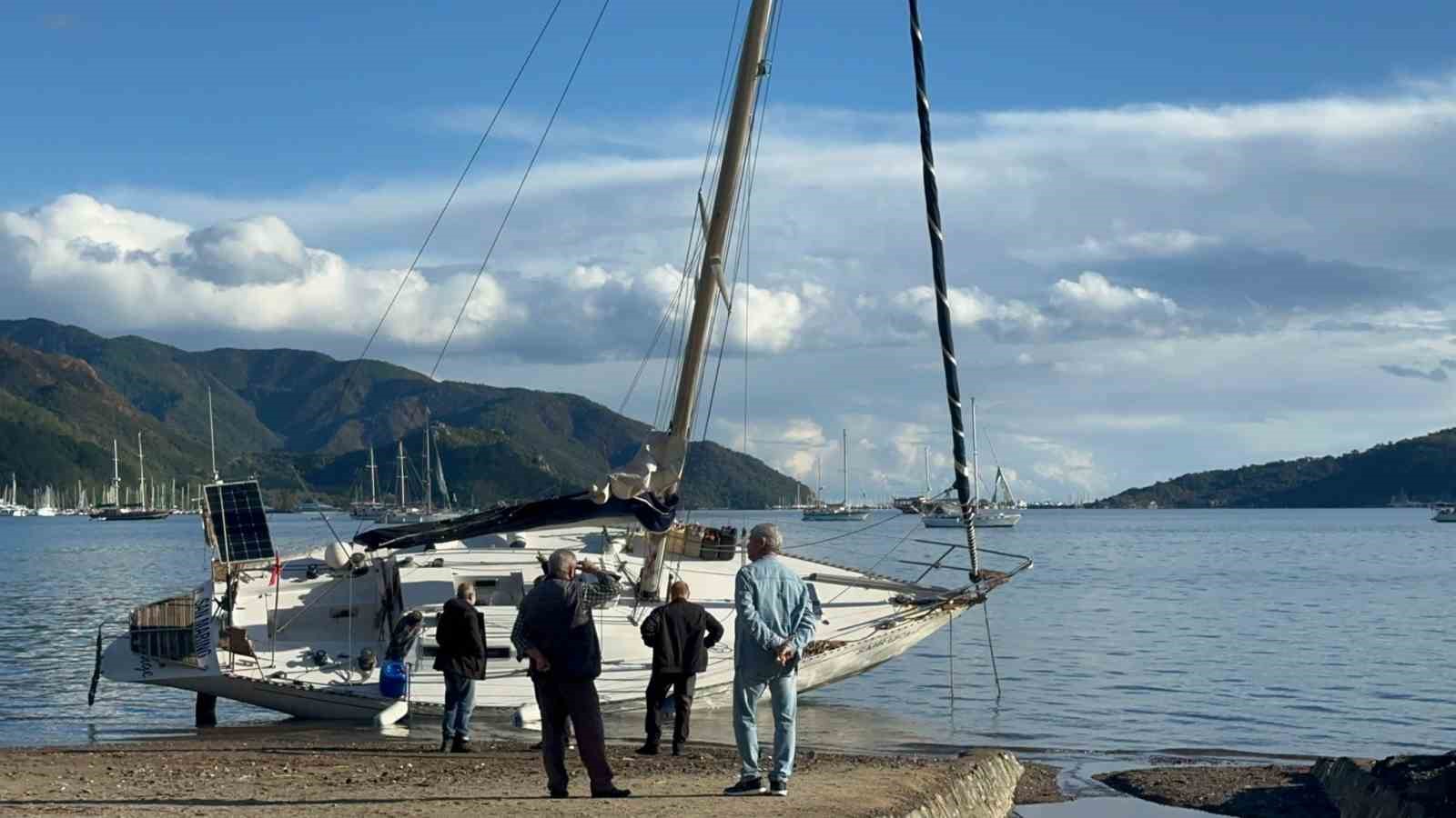 firtinada-karaya-vuran-yelkenliler-kaldiriliyor-7TBScPiv.jpg