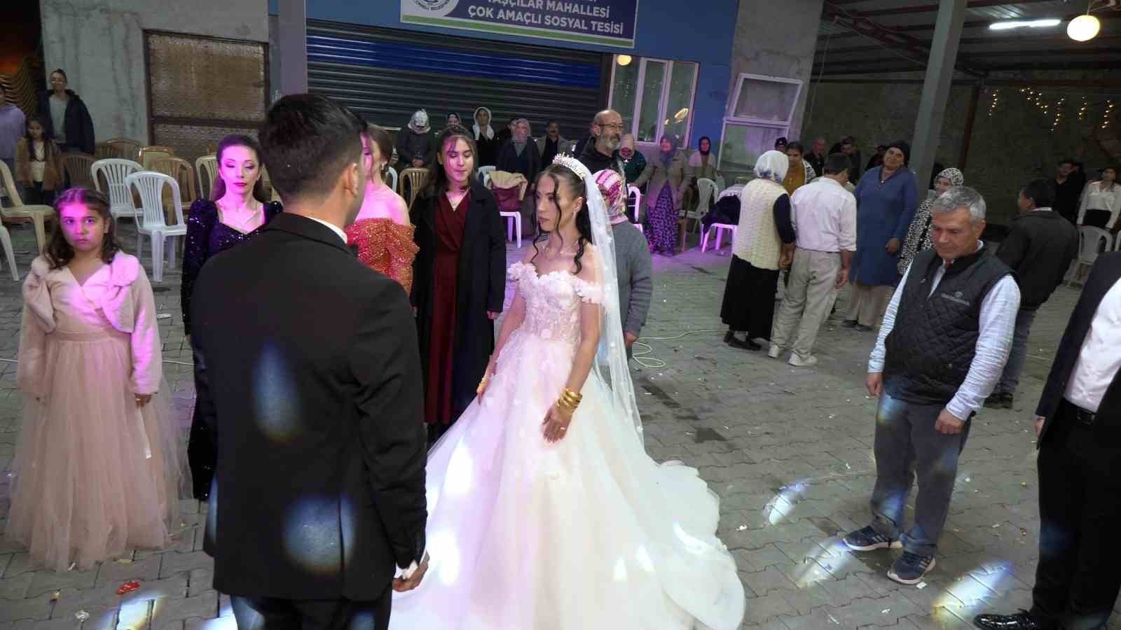gelin-damat-dugunu-yarida-kesip-atasini-andi-sJ4uKWuO.jpg