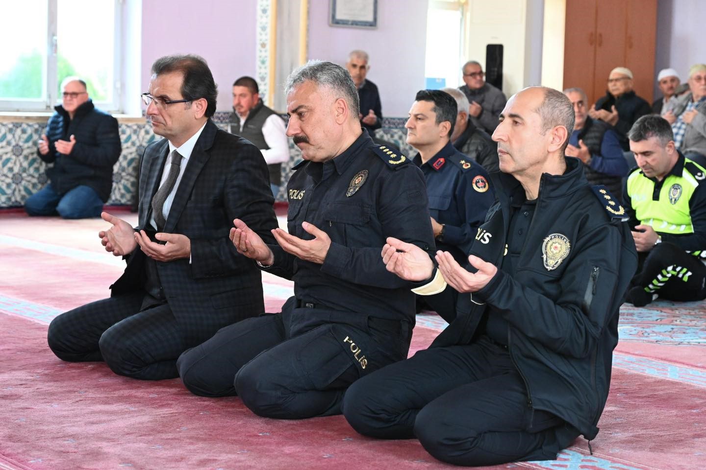 gorev-sehidi-polis-ali-barut-icin-lokma-hayri-W2ArQNHn.jpg