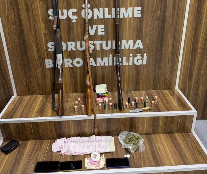 hayvan-damina-uyusturucu-baskini-2si-satici-3-supheli-yakalandi-rtM4fOXM.jpg