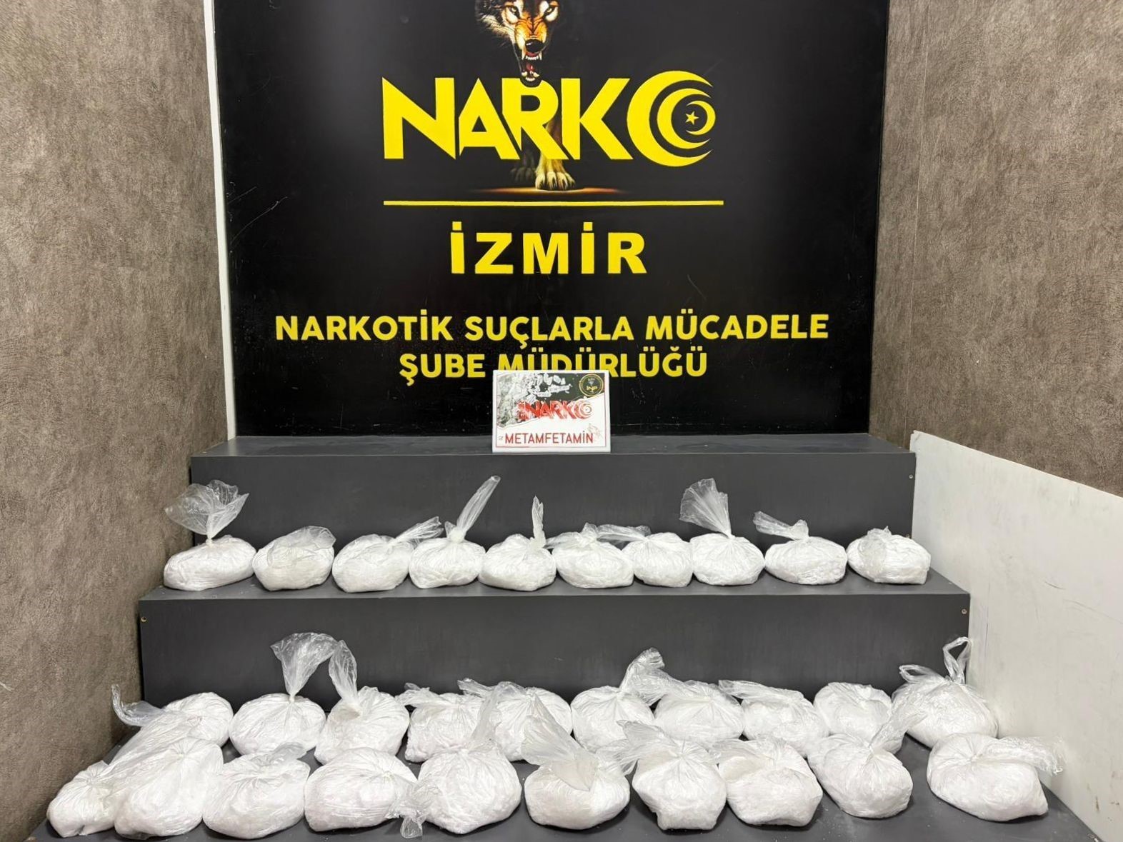 izmirde-zehir-tacirlerine-cifte-darbe-7GcJJZ5a.jpg