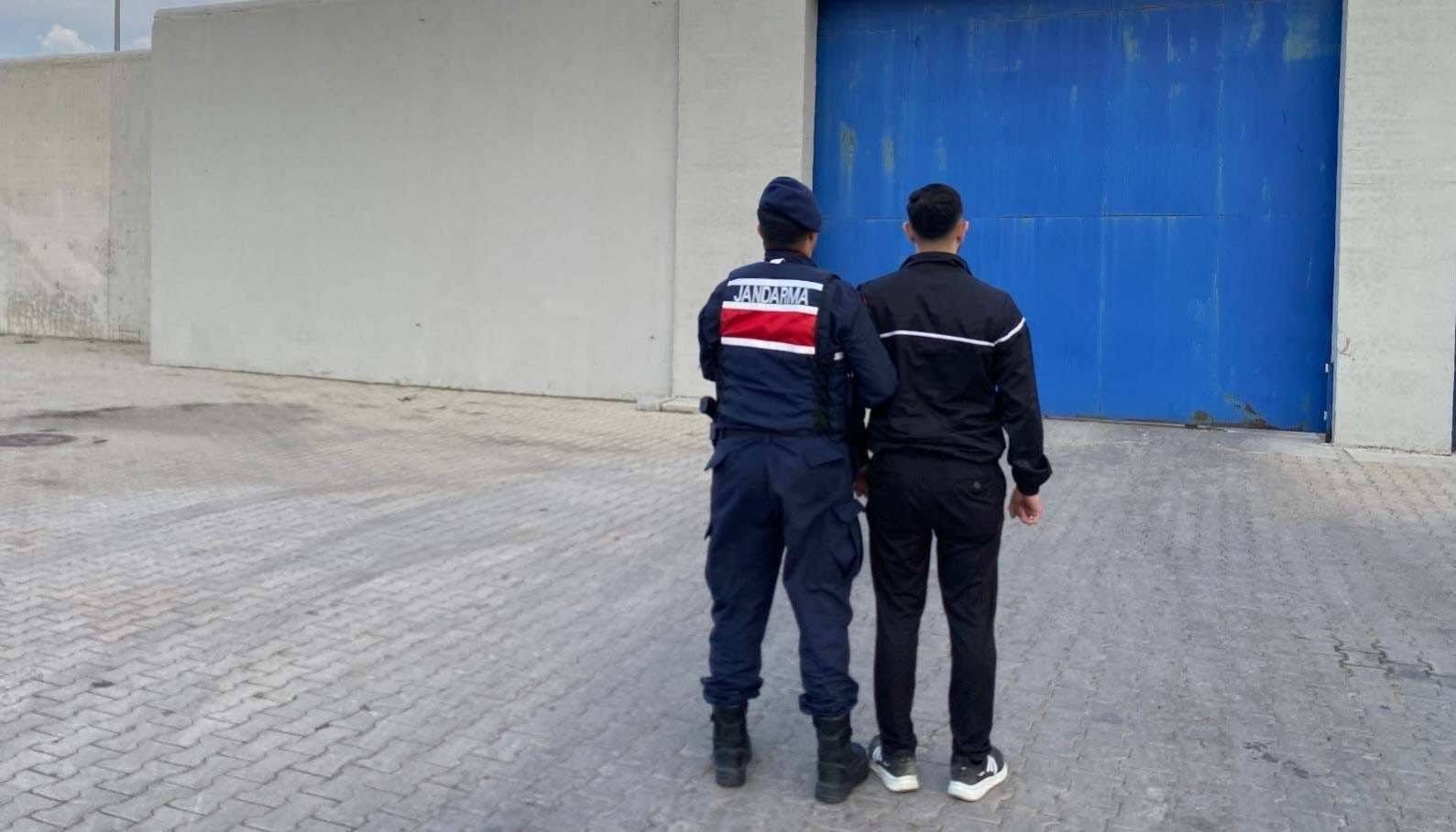 jasat-12-yil-hapis-cezasiyla-aranan-sahsi-yakaladi-J6w5jvwi.jpg