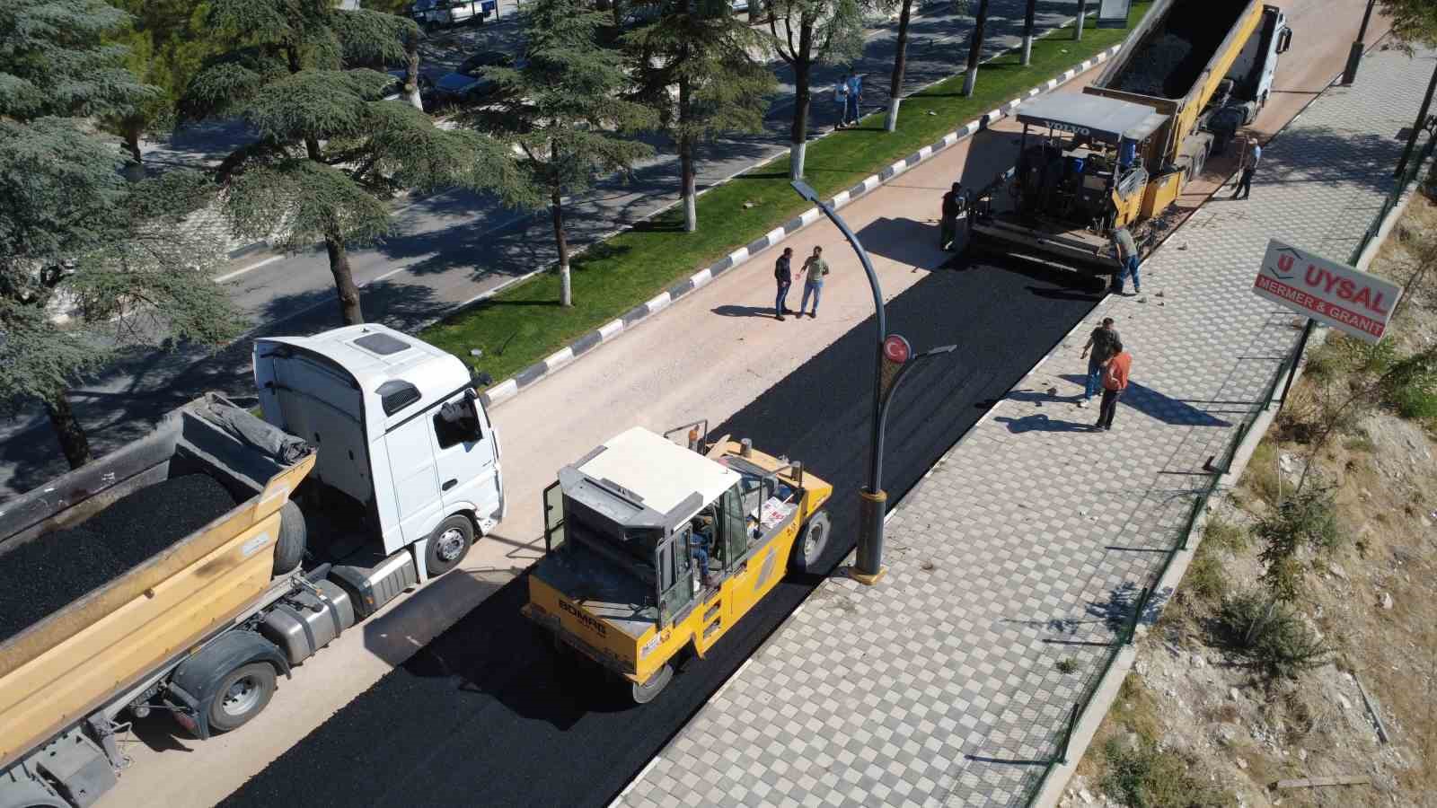 karayollari-tarafindan-demircide-sicak-asfalt-calismalarina-baslandi-ARzEglCw.jpg