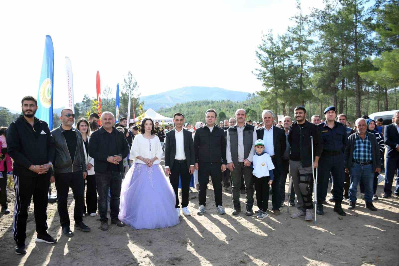kavakliderede-1111-saat-1111de-11-cift-ailem-bir-fidan-diyerek-gelecege-nefes-oldu-QhVkPCMh.jpg