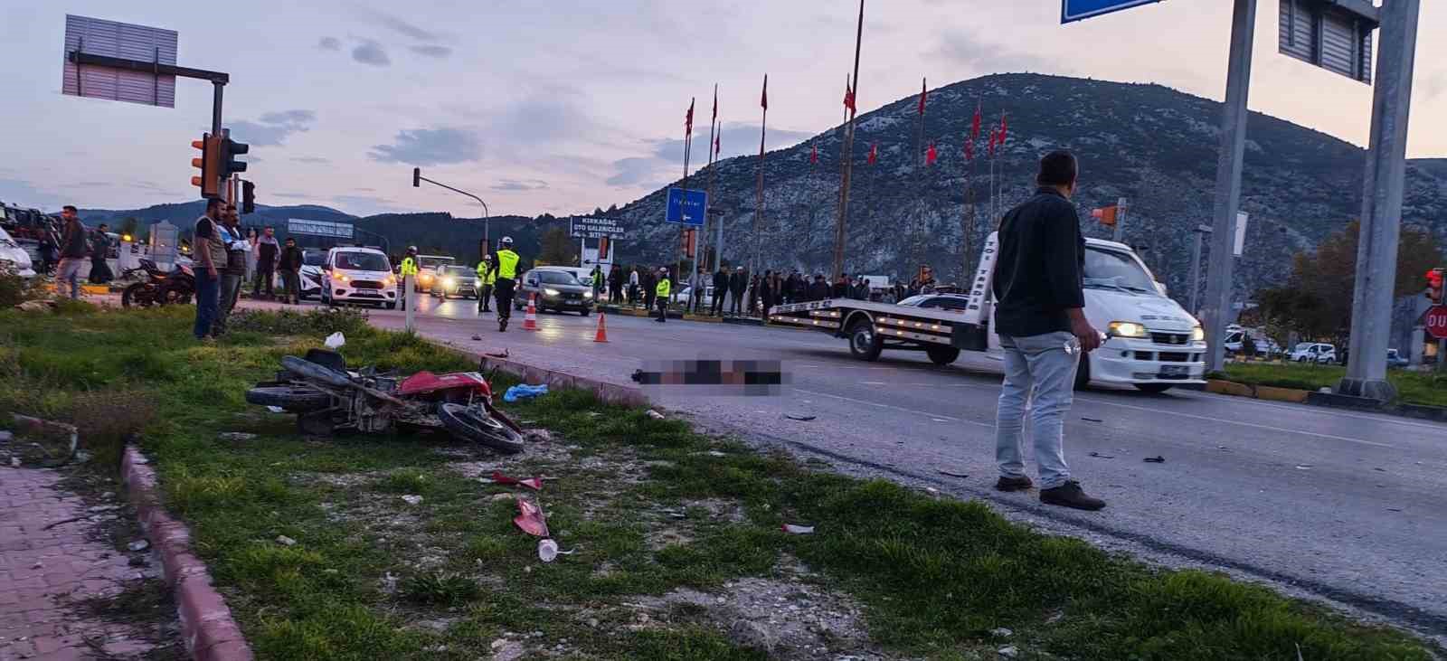 kirkagacta-otomobille-carpisan-motosikletli-agir-yaralandi-UEZDtrRr.jpg
