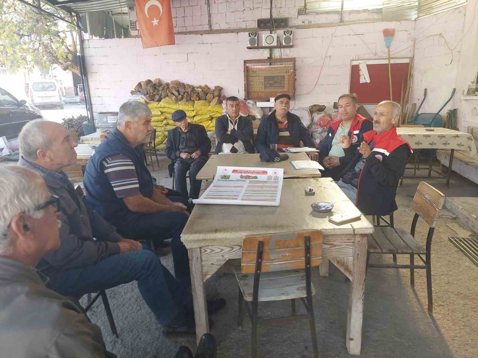 kocarlida-ureticilerle-sap-hastaligi-ve-tarimsal-desteklemeler-gorusuldu-LHVvPARE.jpg
