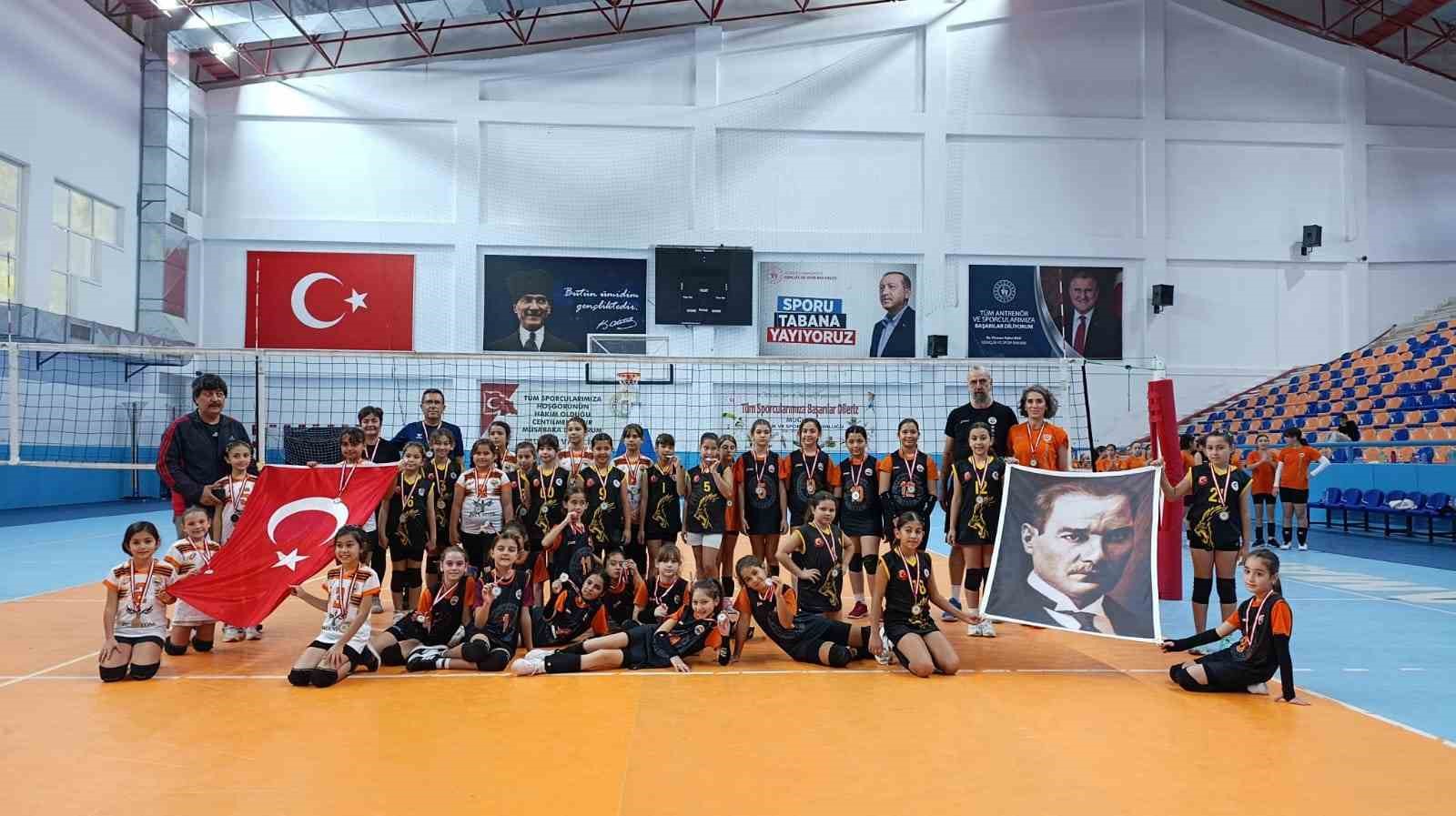 koycegizli-minikler-voleybolda-sampiyon-oldu-VtE6AVMn.jpg
