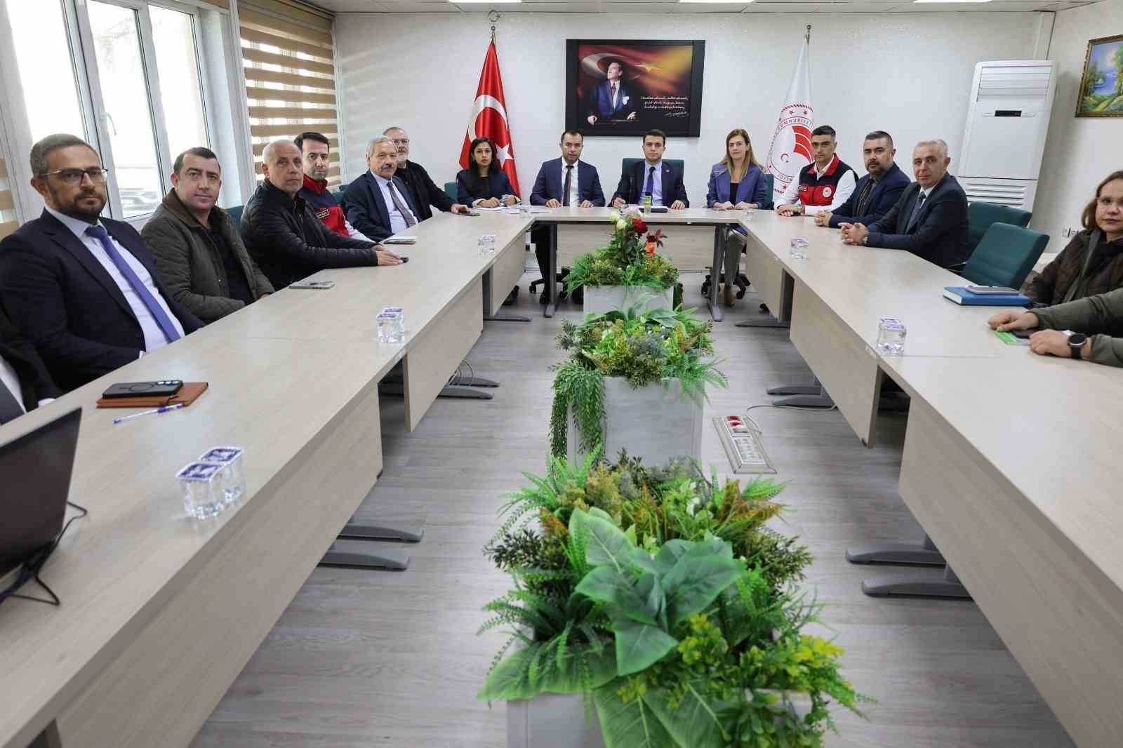 kuraklik-riski-altindaki-eber-ve-aksehir-golleri-icin-bir-araya-gelindi-xLMdTNZy.jpg
