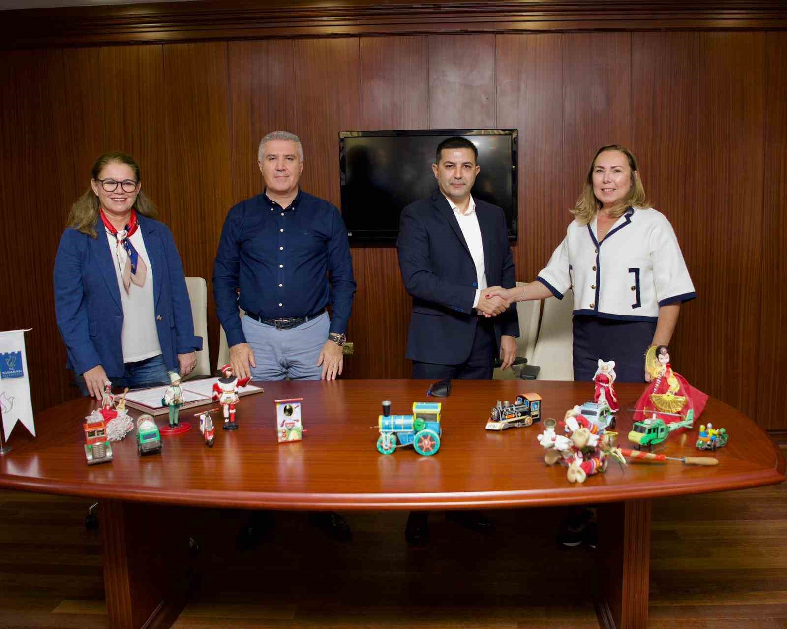 kusadasi-oyuncak-muzesine-kavusuyor-nlf5eCXA.jpg