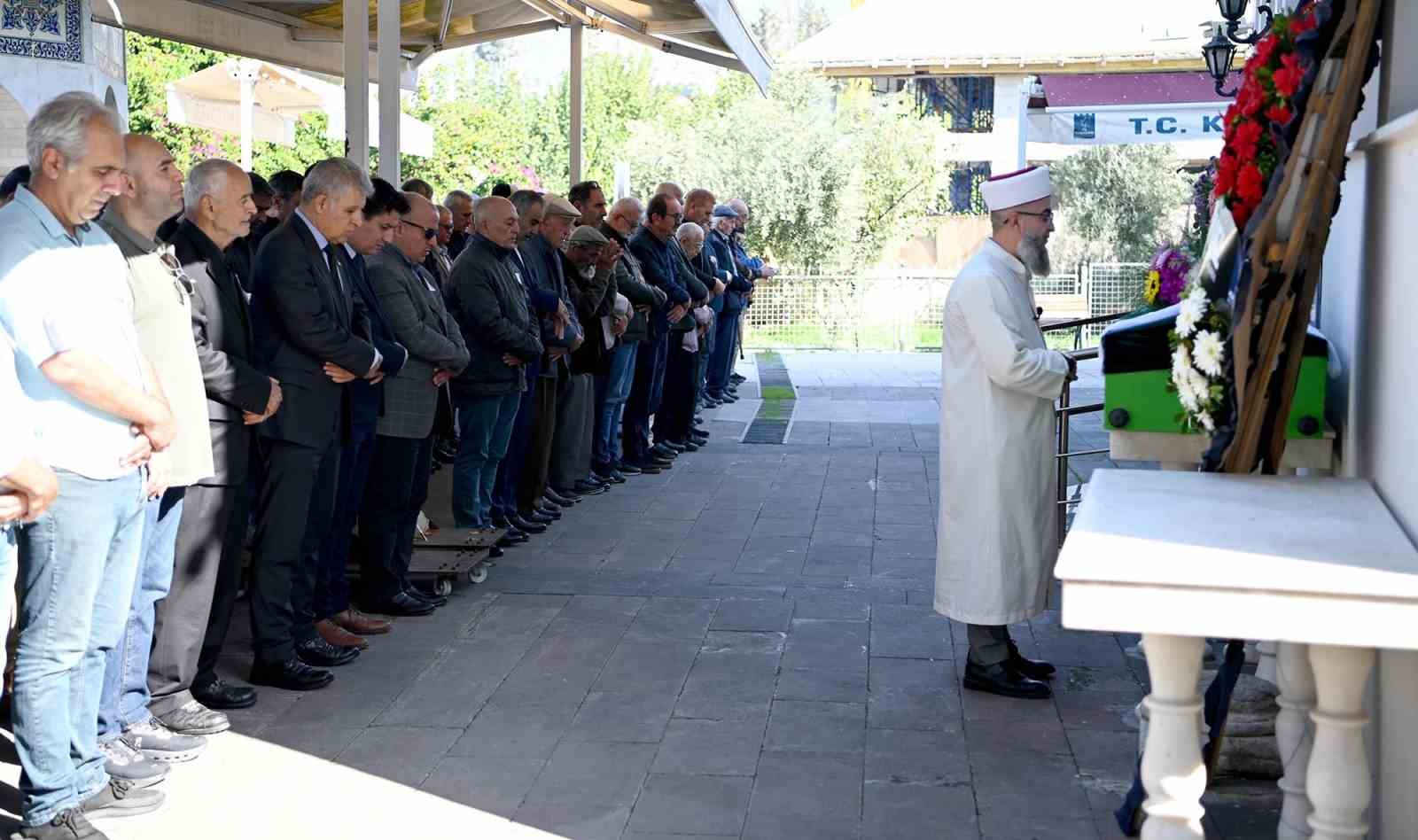 kusadasinin-sevilen-doktoru-son-yolculuguna-ugurlandi-sNV1cIOt.jpg