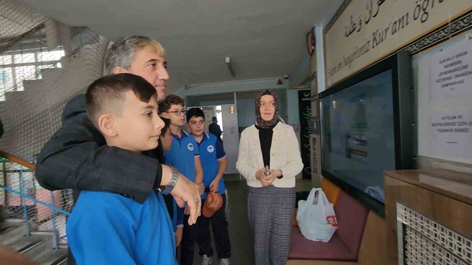 kutahya-anadolu-imam-hatip-lisesinde-ogrencilerin-proje-hazirlik-calismalari-APRVAFnt.jpg