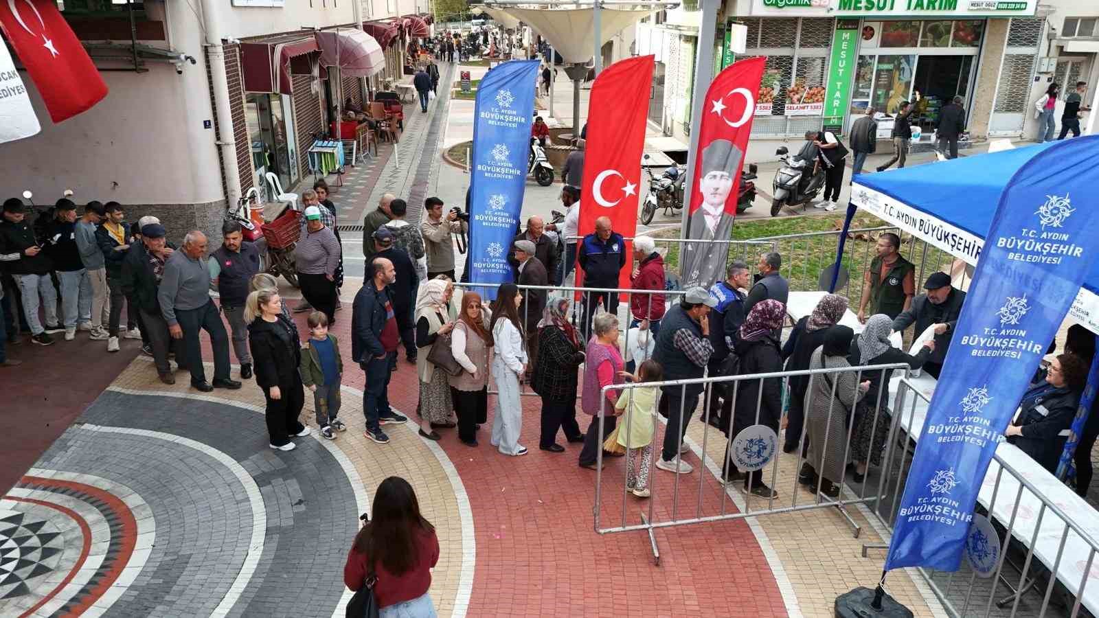 kuyucakta-binlerce-fide-vatandaslarla-bulustu-sd4zNYVf.jpg