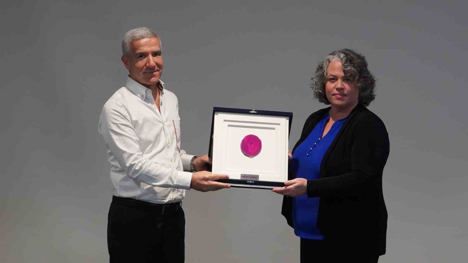 medical-point-hastanesi-ve-stanford-universitesi-arasinda-bilimsel-is-birligi-kW3BArPa.jpg