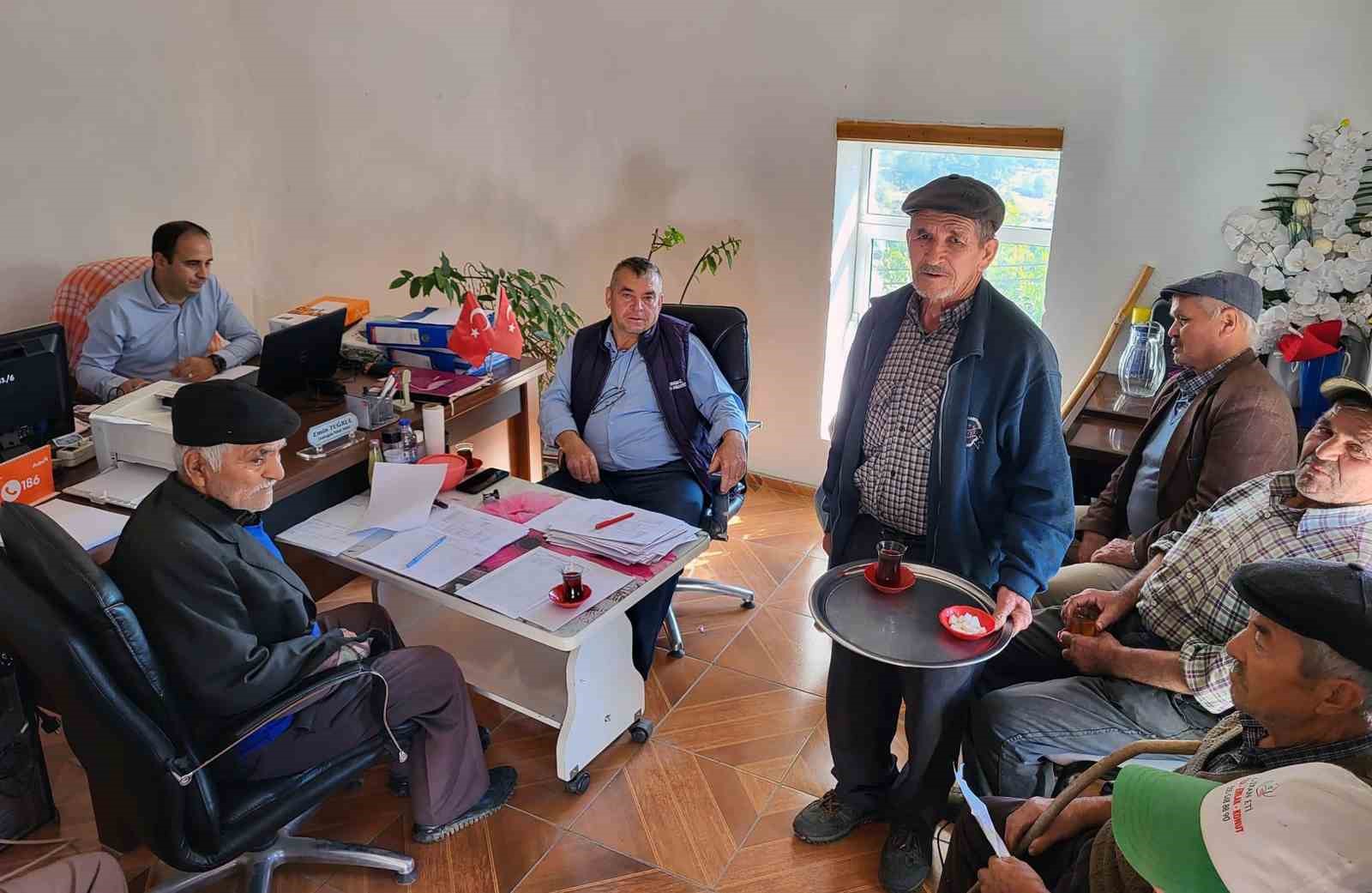 mentese-ziraat-odasi-baskani-bastug-senyaylada-elma-ureticilerinin-sorunlarini-dinledi-3wJ72YTZ.jpg