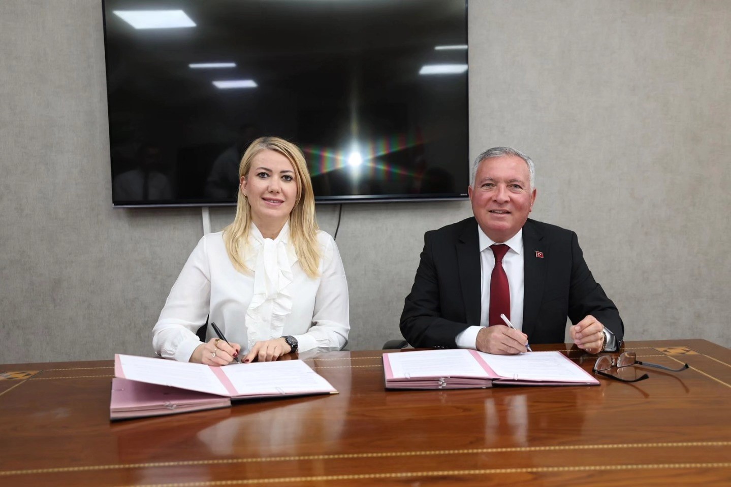 merkezefendi-ve-honaz-belediyeleri-kardes-sehir-protokolu-imzaladi-dmKiN7TZ.jpg