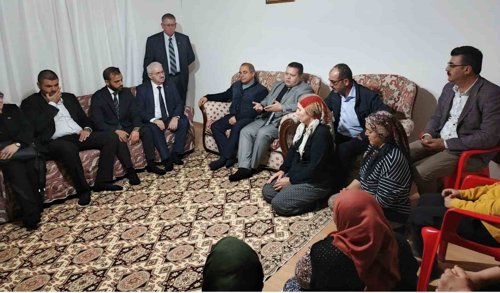 mhp-salihli-teskilati-hayirli-gunler-komsum-ziyaretlerine-basladi-Ubg98g3Y.jpg