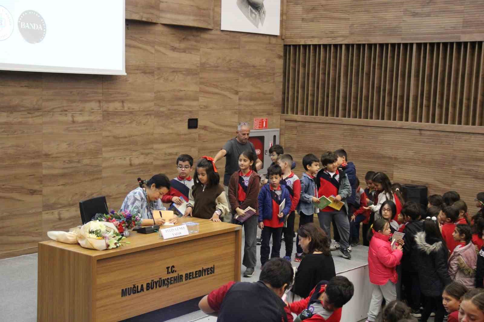 mugla-buyuksehir-belediyesi-pelin-gunesi-minik-okurlarla-bulusturdu-7ePUKDhT.jpg