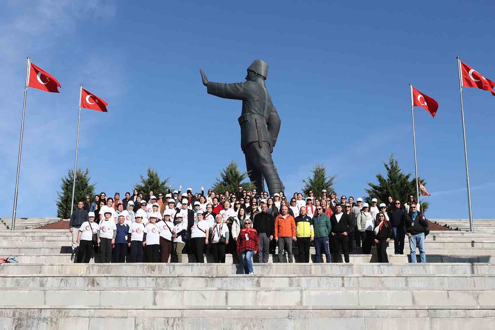 mugla-buyuksehir-cumhuriyetin-102-yilinda-102-kadini-anitkabire-goturdu-fyNAqExr.jpg