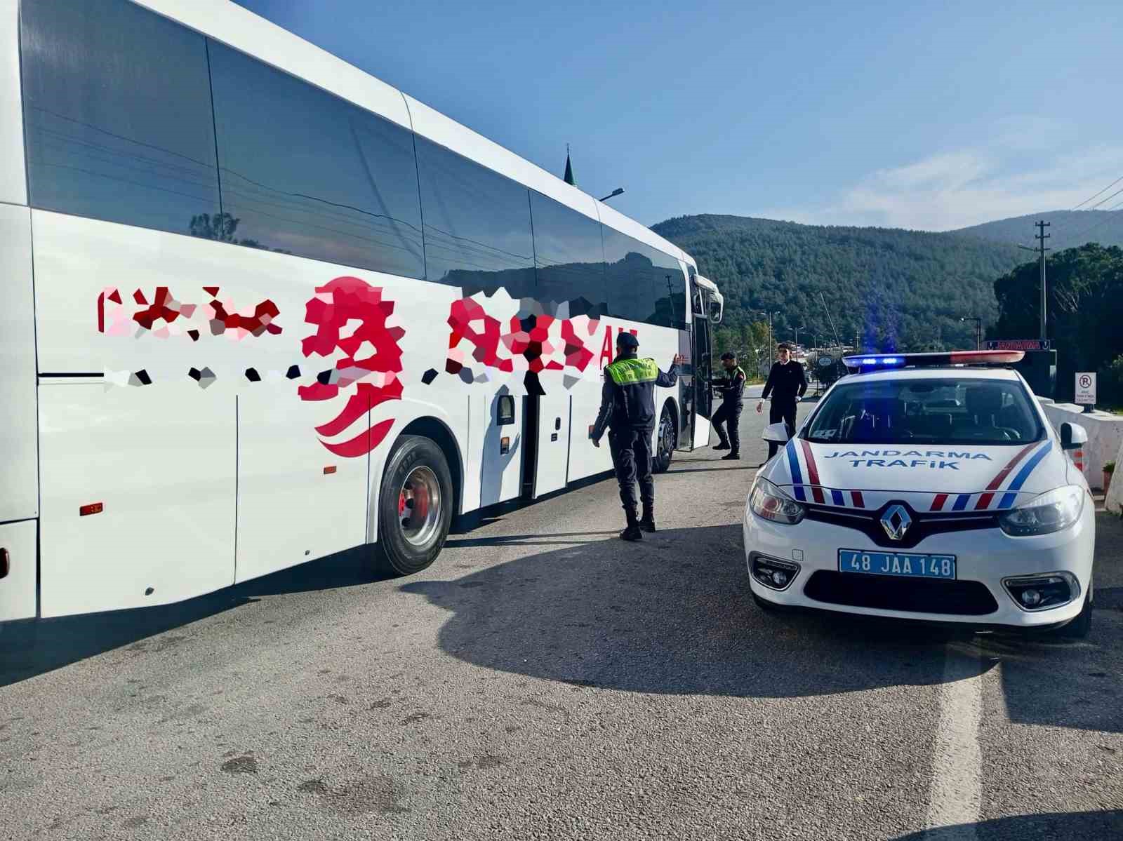 mugla-jandarmasi-7-gunde-20-bin-231-arac-denetledi-bFciHrP2.jpg