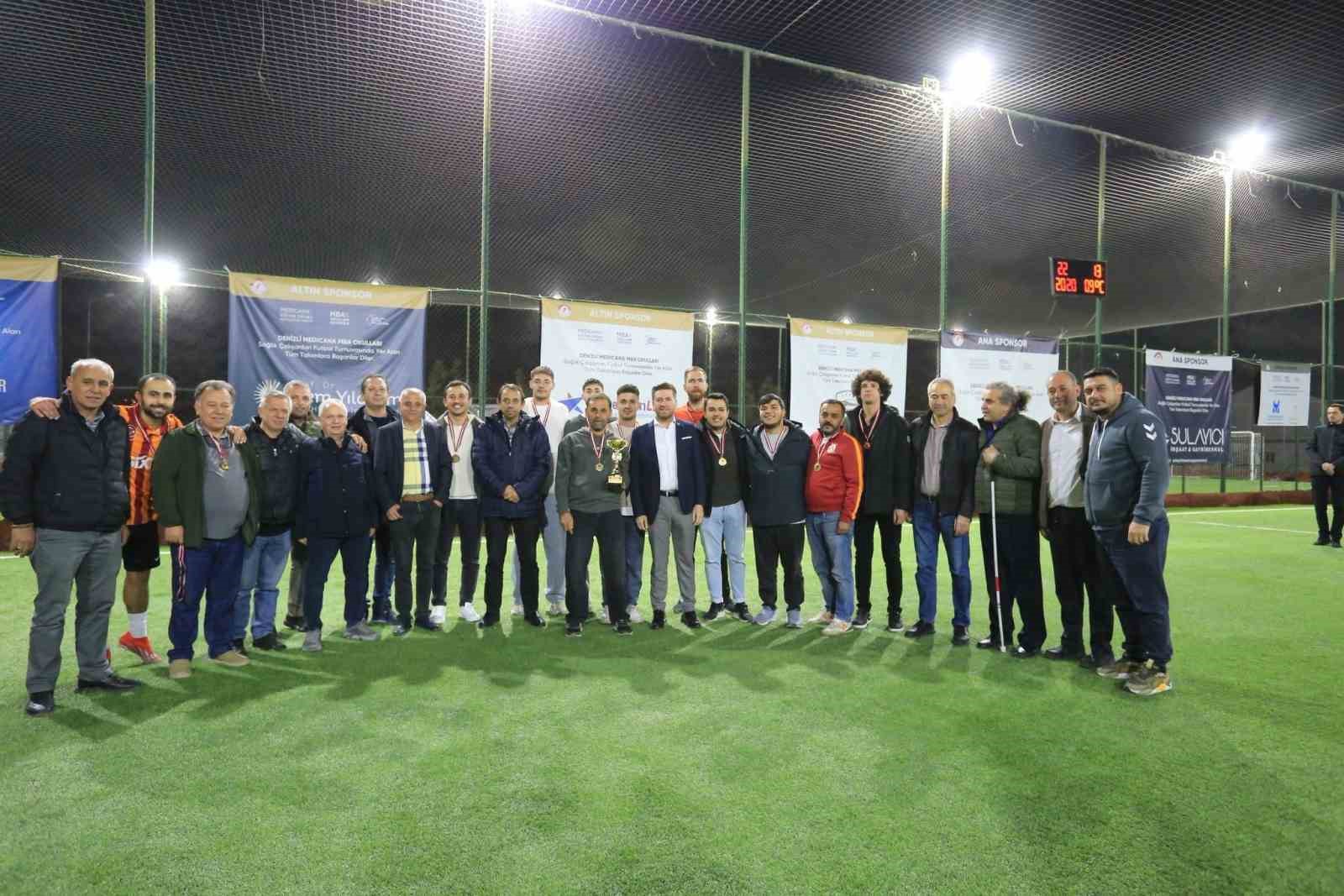 nikferliler-hali-saha-turnuvasinda-ter-doktu-2J8sHxHK.jpg